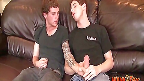 Make me and cum on her ass