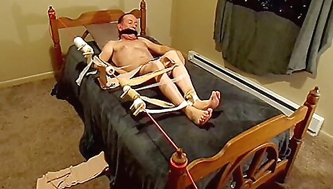 Sexy girl gets her pussy and mouth desir